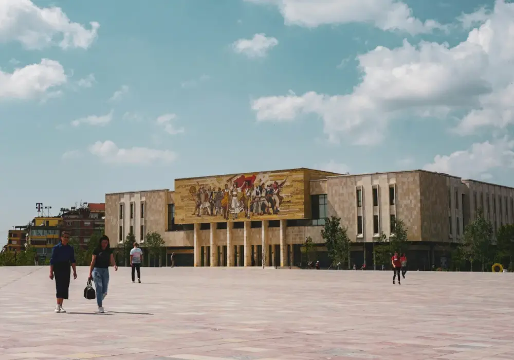 Tirana - co zobaczyć? Plan zwiedzania i must-see w 1-3 dni