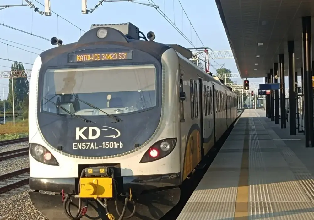 Jak dojechać do Mielna pociągiem z Katowic? Trasa i przesiadki bez problemu