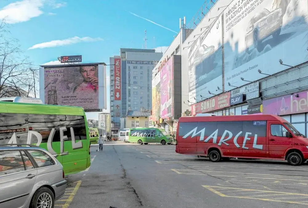 Gdzie w Rzeszowie zatrzymuje się Marcel? Sprawdź lokalizację przystanku
