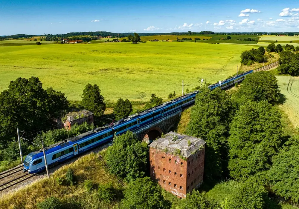 Jak dojechać na Mazury pociągiem? Praktyczne informacje i porady podróżnicze