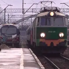 Jak dojechać z Warszawy do Jarosławca pociągiem i uniknąć problemów?