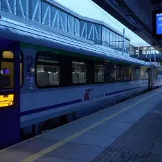 Jak dojechać do Pobierowa pociągiem z Warszawy, Poznania i Szczecina?