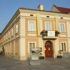 Dom Rodzinny Jana Pawła II w Wadowicach. Warto go zwiedzić, to ważny punkt na mapie miasta.