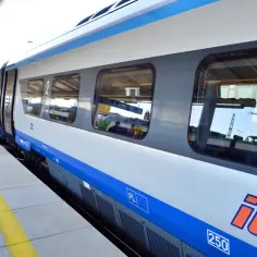 Ile jedzie pociąg z Wrocławia do Warszawy? Czas, połączenia i ceny biletów