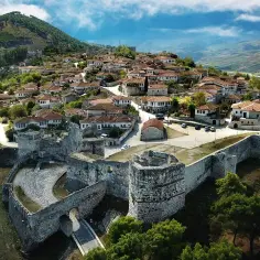 Ile trwa lot z Katowic do Albanii? Odkryj czas podróży samolotem