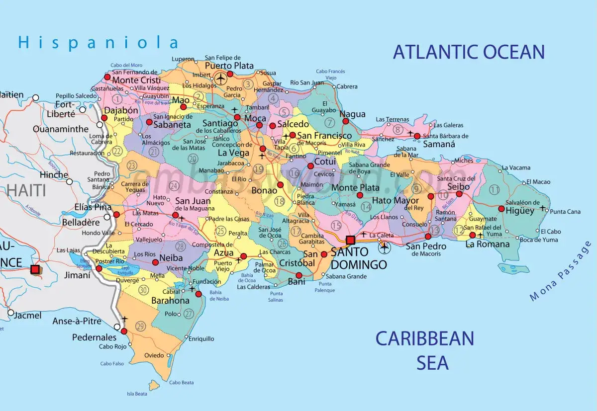Dominikana leży na wyspie Hispaniola, na Morzu Karaibskim i Oceanie Atlantyckim.