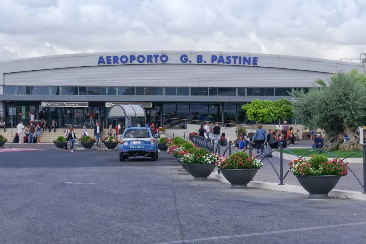 Lotnisko G.B. Pastine w Ciampino. Tu zaczyna się podróż, jak dojechać z Ciampino do Termini.