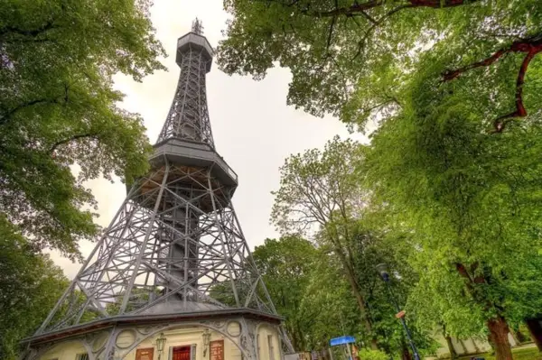 Wieża Eiffla Praga - Petřín Tower - Czy warto? Przewodnik