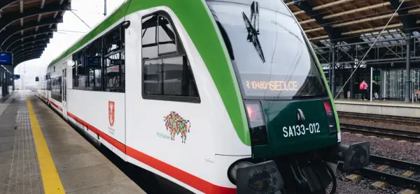 Pociągiem do Władysławowa - Rozkład 2026 i praktyczne wskazówki