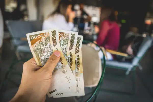 Waluta w Albanii - Lek, euro, karta - Gotówka to podstawa!