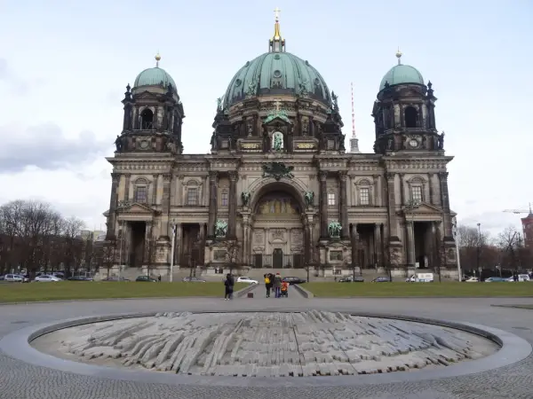 Katedra w Berlinie - Planujesz wizytę? Co musisz wiedzieć!